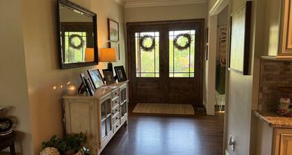 5-bedroom home with pool and hot tub in Thomasville. Relax with the family.