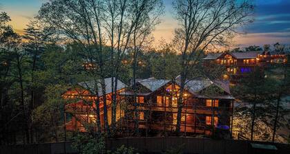 Poppy Bill's: Private Heated Pool + Arcade Room + Outdoor Theater + Huge Space!