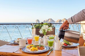 Outdoor dining - Two Bedroom Penthouse City-View Suite
Welcome to the ultimate urban escape (Cabo San Lucas)