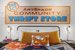 Room - Private, Quiet, Creative Retreat - Dog Friendly - 15 min to Downtown Asheville (Weaverville)