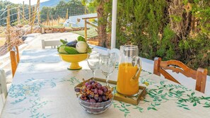 Outdoor dining - Cortijo Fuente La Lana Villanueva del Trabuco by Ruralidays (Málaga)