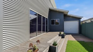 Exterior - 11 Singleton Street - Modern Comfort with Great Amenities (Port Fairy)