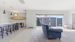 Smart TV - 11 Singleton Street - Modern Comfort with Great Amenities (Port Fairy)