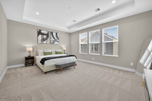 3 habitaciones, tabla de planchar con plancha, wifi y ropa de cama 