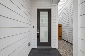 Exterior detail - New Modern 3dr Retreat w/ Games (Houston)