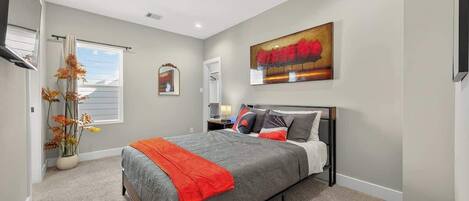 3 bedrooms, iron/ironing board, WiFi, bed sheets