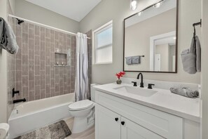 Hair dryer - Colorful Modern 3BR Getaway w/ Hot Tub HTX (Houston)