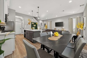 Dining - Cozy 3BR Home w/ Hot Tub & Private Parking (Houston)