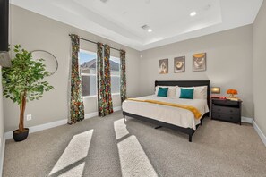 Iron/ironing board, WiFi, bed sheets - Colorful Modern 3BR Getaway w/ Hot Tub HTX (Houston)