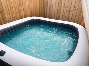 Indoor spa tub - Cozy 3BR Home w/ Hot Tub & Private Parking (Houston)