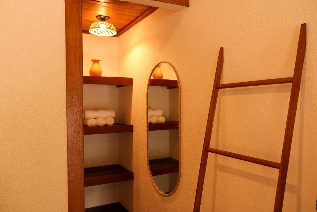 Suite, balcón, vista al jardín | Interior