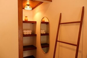 Suite, Patio, Garden View | Interior