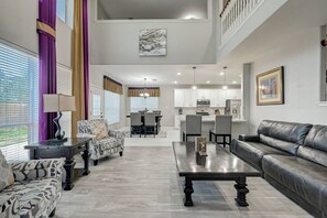 TV, fireplace - Modern Deluxe 4 bed Home (Sugar Land)
