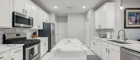 Coffee/tea maker, fridge, microwave, oven
