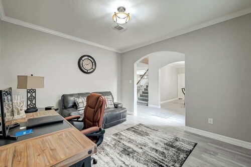 Modern Deluxe 4BR Houston Home