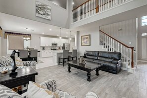 TV, fireplace - Modern Deluxe 4 bed Home (Sugar Land)