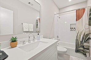 Dusche, Haartrockner, Shampoo