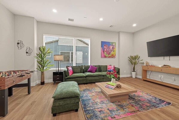 TV - Vibrant Houston Escape Perfect for Groups (Houston)