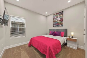 3 bedrooms, iron/ironing board, WiFi, bed sheets - Vibrant Houston Escape Perfect for Groups (Houston)