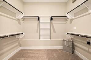 Interior - Modern & Stylish | Spacious 3BR Retreat (Houston)