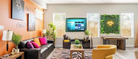 TV, fireplace