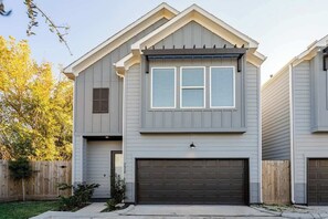 Exterior - Family Escape w/ Game Table & Cozy Stay (Houston)
