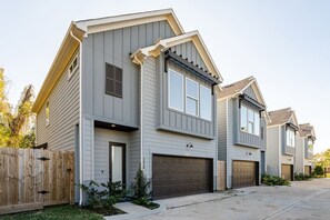 Exterior - NEW Safari-Themed Unique Retreat | Game Table (Houston)
