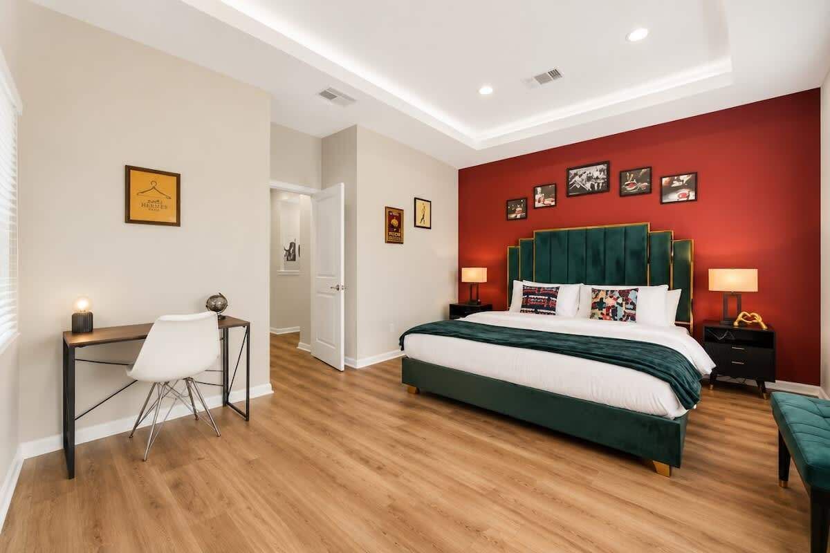3 bedrooms, iron/ironing board, WiFi, bed sheets