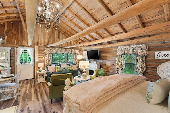 Cabin, 1 King Bed, Kitchen, Hill View | Free WiFi