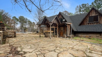 Cabin, 1 King Bed, Patio, Hill View | Exterior