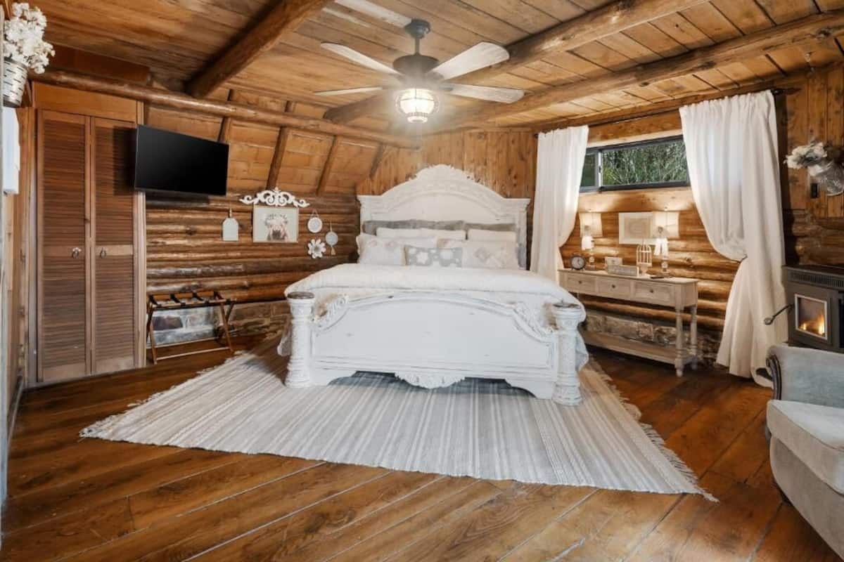 Cabin, 1 King Bed, Patio, Hill View