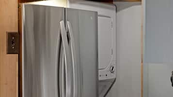 Cabin, 1 King Bed, Patio, Hill View | Interior