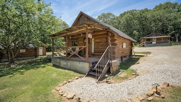 Cabin, 1 Queen Bed, Kitchen, Hill View | Exterior