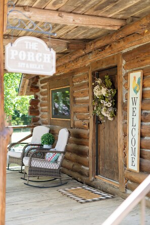 Mökki, 1 keskisuuri parisänky, keittiö, näköala mäelle | Yksityiskohta ulkoa