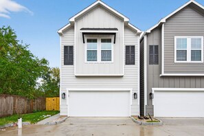 Exterior - Clean New Houston Stay| Spacious 3BR Sleeps 6 (Houston)