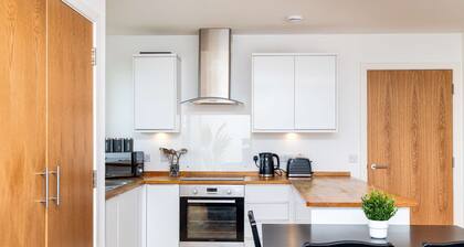 Spacious 2BR Ground Floor Sleeps 5 Near Peterhead Harbour FREE Parking Fast WiFi