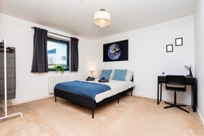2 bedrooms, desk, iron/ironing board, WiFi