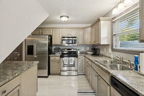 Private kitchen - Lakeside Escape (Dover)