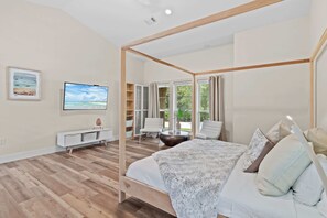 4 bedrooms, iron/ironing board, WiFi, bed sheets - 4BR oasis: bikes, pool, 5 min to beach (Miramar Beach)