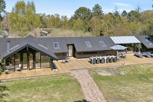 Large holiday home near beach and Rørvig Harbour