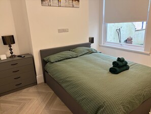 Room - Coastal Retreat, Rhos-on-Sea, 1-Min Walk to Beach (Rhos on Sea)