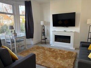 Living area - Coastal Retreat, Rhos-on-Sea, 1-Min Walk to Beach (Rhos on Sea)