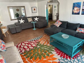 Smart TV - Port A Getaway Walk to Beach Dining & night life,Fishing located in old town. (Port Aransas)