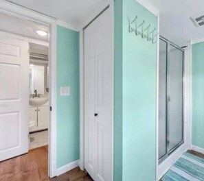 Interior - Holden' at the Beach - Perfect 3-bedroom house in Matunuck for your getaway (South Kingstown)