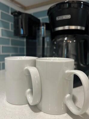 Coffee and/or coffee maker - SUPER CUTE 2-bdr pool house in Lake Worth - walk to town, close to golf & beach! (Lake Worth Beach)