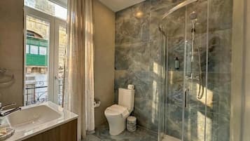 Deluxe Double or Twin Room, Balcony, City View | Bathroom | Shower, free toiletries, hair dryer, slippers