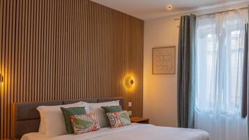 Quarto casal ou duplo luxo, sacada, vista para a cidade