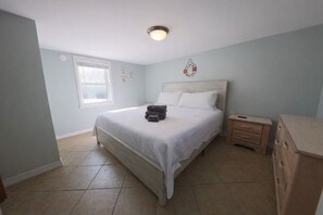 2 bedrooms, iron/ironing board, free WiFi, bed sheets - 2 Bedroom Pet Friendly Duplex Steps From Beach - Free Daily Activities! (Gulf Shores)
