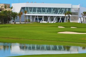Golf - Luxury 3BD W/Private Pool~Golf~Padel~Gym~Beach (Playa del Carmen)
