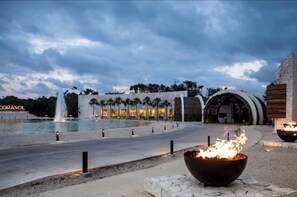 Pool - Luxury 3BD W/Private Pool~Golf~Padel~Gym~Beach (Playa del Carmen)